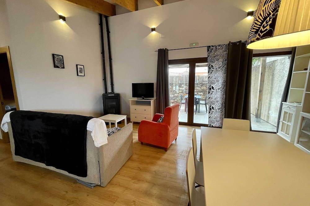 La Casa del Baile es Casa Encantadora de Estilo Moderno y Amplios Espacios in Madarcos, Madrid Province