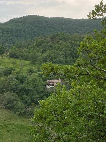 Location de vacances pour 6 personnes, avec terrasse et vue à Rouvenac