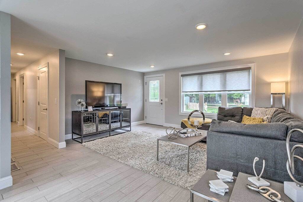 Narragansett Escape by Narrow River & Beaches in Narragansett, Washington County (RI)