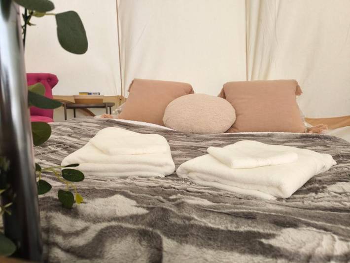 Tente pour 5 personnes, avec jardin et vue dans le Puy-de-Dôme - 2