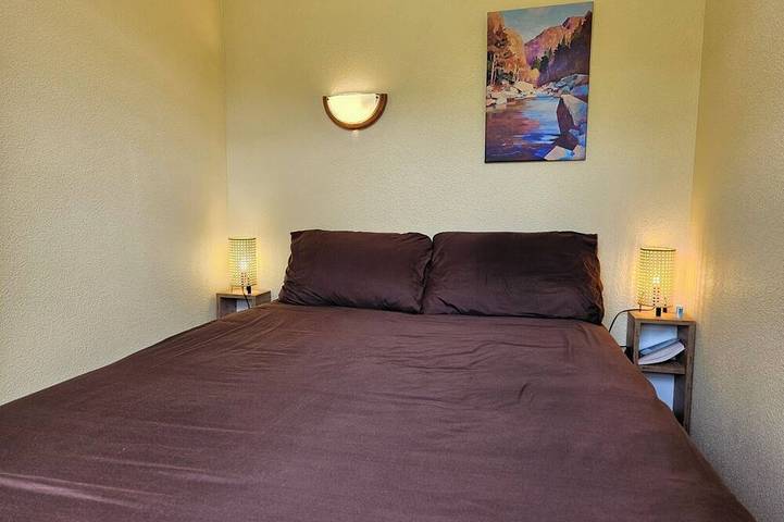 Gîte pour 4 personnes, avec terrasse ainsi que jardin et piscine à Argentat - 3