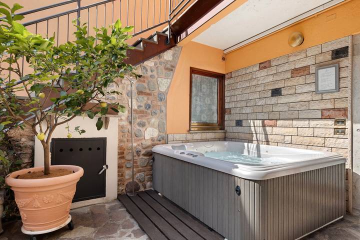 Gîte pour 5 personnes, avec jacuzzi et balcon à San Felice del Benaco - 2