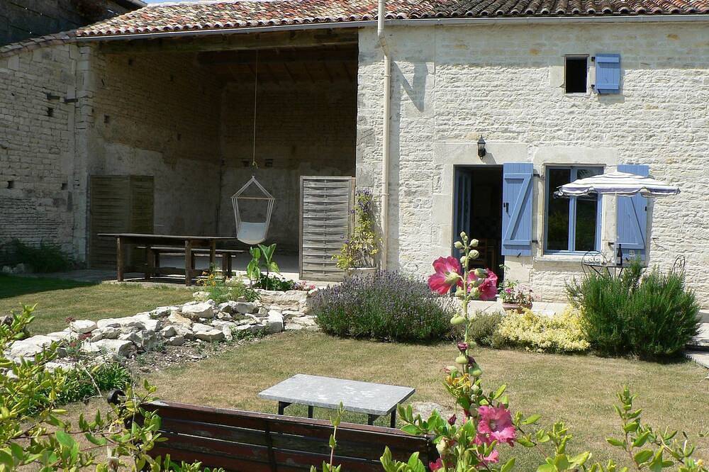 Cozy, chalet qui accepte les animaux de compagnie pour 2 dans la jolie campagne in Crézières, Région de Niort