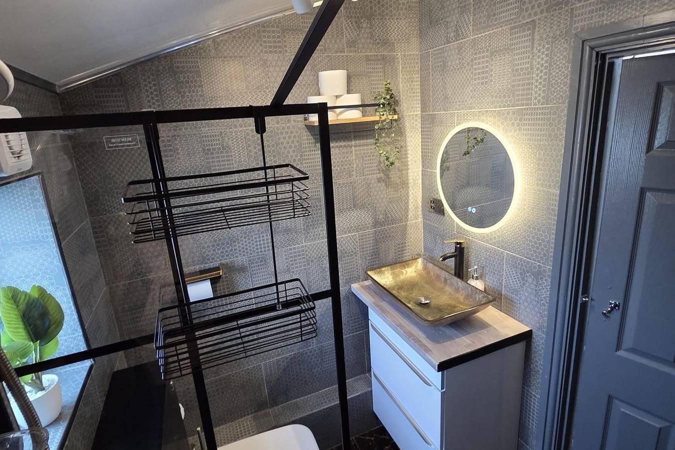 Ganze Ferienwohnung, The cloud City apt 1 Near station in Chester, West Cheshire und Chester