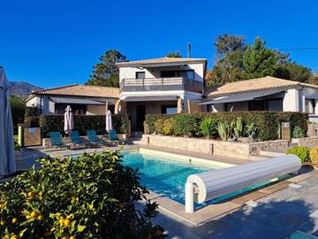 Gîte pour 4 personnes, avec jardin et vue ainsi que terrasse et piscine à Taglio-Isolaccio