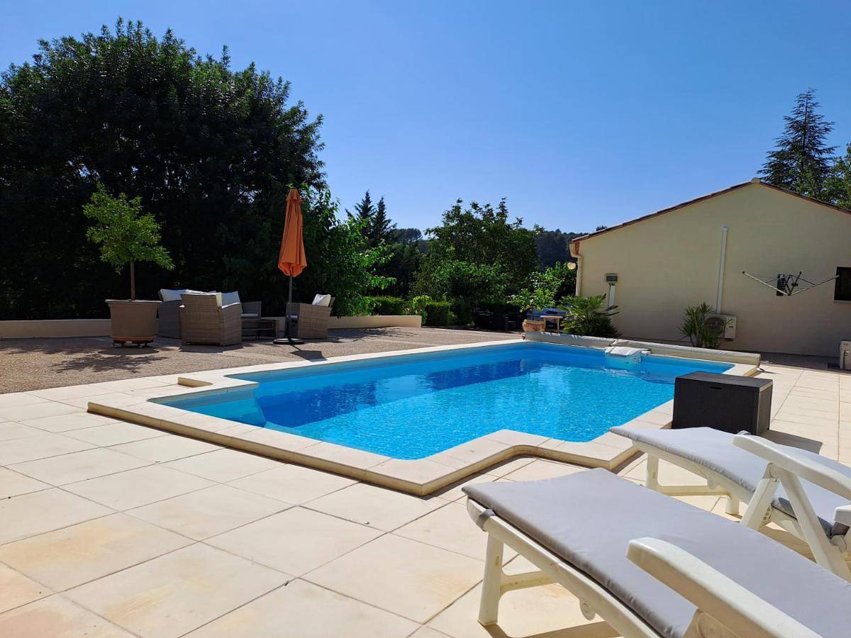 Double Room with Private Bathroom in Barjols, Région de Brignoles