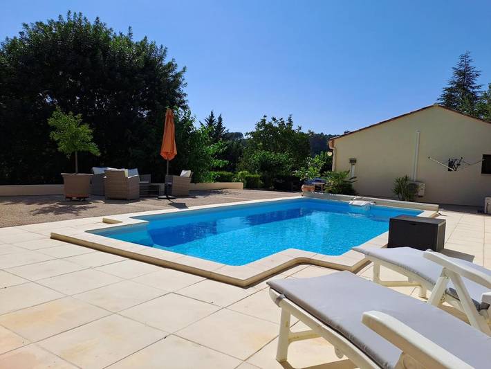 Chambre d’hôte pour 2 personnes, avec Terrasse ainsi que Jardin et Piscine à Barjols
