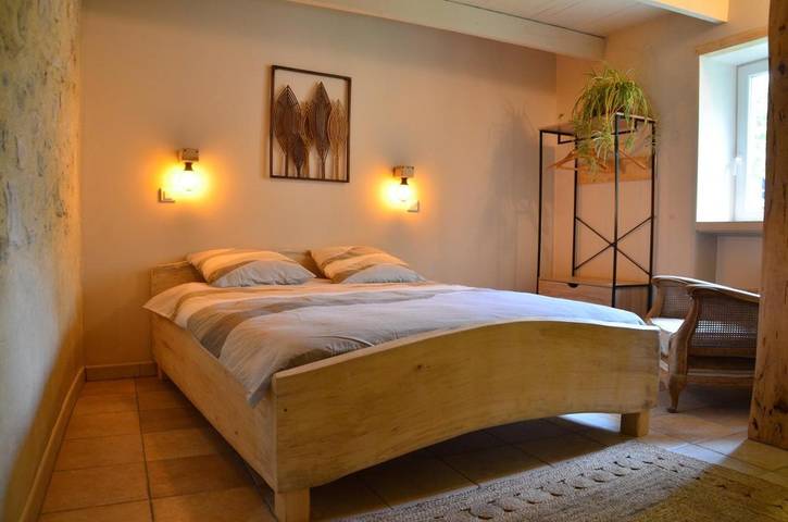 Location de vacances pour 6 personnes, avec Terrasse et Jardin ainsi que Piscine et Vue à Roche-Saint-Secret-Béconne - 4