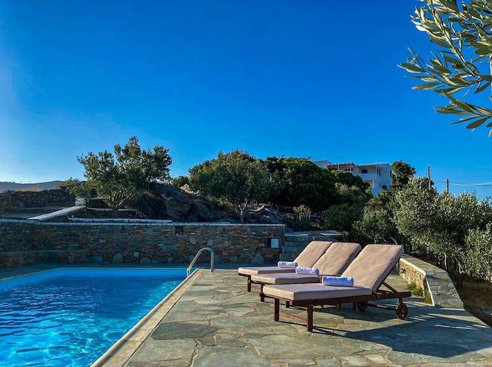 Gîte pour 4 personnes, avec terrasse et vue ainsi que jardin et piscine, animaux acceptés dans Κανάλα