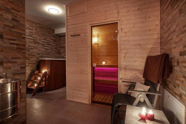 Appart’hôtel pour 2 personnes, avec jacuzzi et piscine ainsi que sauna et jardin