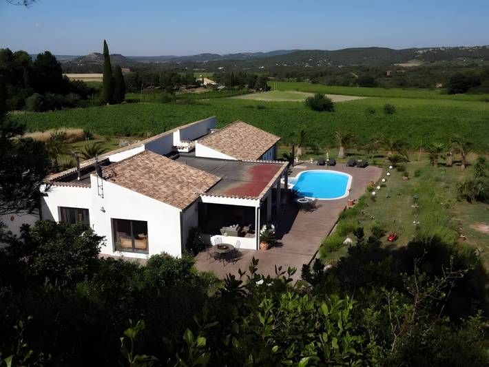 Location de vacances pour 6 personnes, avec jardin ainsi que bassin pour enfant et sauna, animaux acceptés à Thézan-des-Corbières