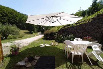Gîte pour 4 personnes, avec jardin à Seythenex