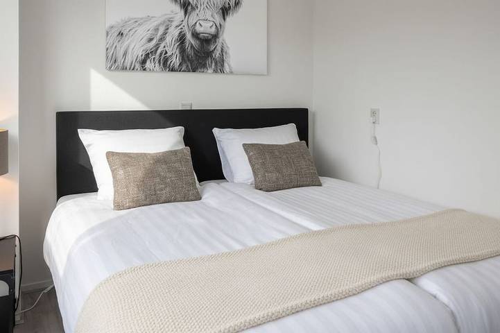 Ganze Wohnung, 4 Schlafplätze, großartige Lage, großer Balkon, beste Straße der Stadt in Tilburg, Nordbrabant