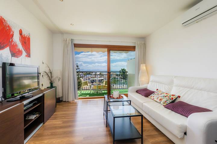 Apartamento inteiro, Apartamento 'Vista Mar' com Vista Mar, Wi-Fi e Ar Condicionado in Port d'Alcúdia, Alcúdia