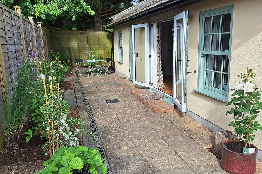Cosy Garden Cottage, Combe Down | Free Parking in Bath, Bath & North East Somerset