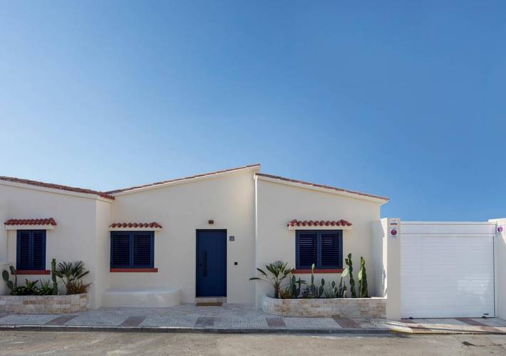 Casa rural para 8 personas, con Balcón y Jacuzzi además de Terraza y Jardín en Enix