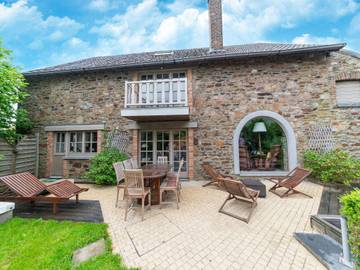 Location de vacances pour 8 personnes, avec jardin à Jalhay