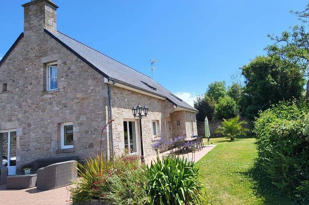 Maison avec jardin au calme au centre de Barfleur, à 2 pas du port in Barfleur, Région de Cherbourg