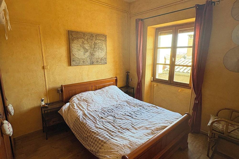 Ganze Wohnung, La Parenthèse, 2 bedrooms & terrace in Bourg-Saint-Andéol, Privas