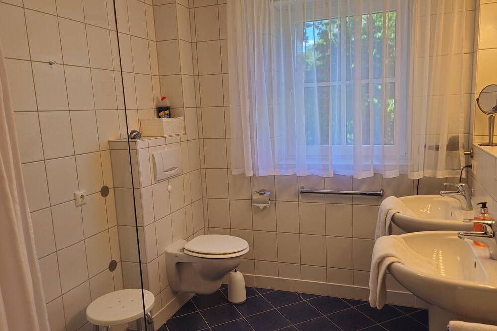 Ganze Wohnung, Komfortable Ferienwohnung 2 (60qm) mit kostenfreiem Wlan und Parkplätzen in Bad Steben, Landkreis Hof