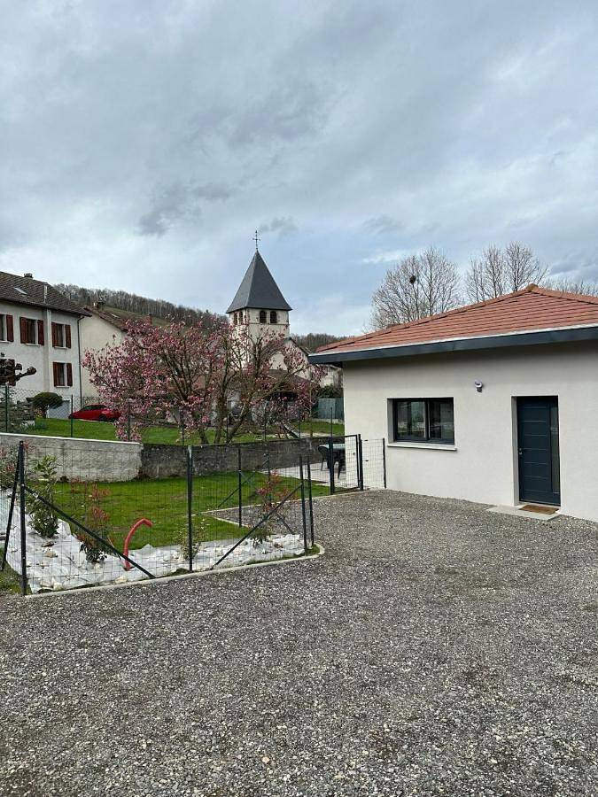 Location de vacances pour 6 personnes, avec jardin, animaux acceptés à Brié-et-Angonnes