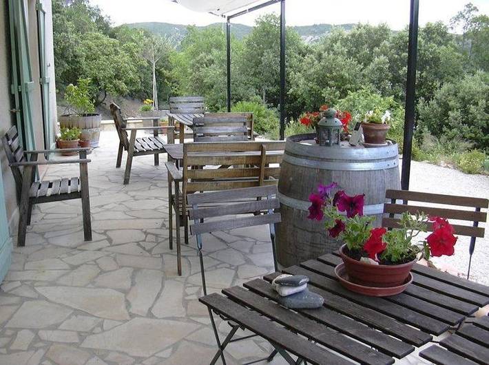 Location de vacances pour 2 personnes, avec vue ainsi que terrasse et jardin à Cabrières (Hérault) - 3