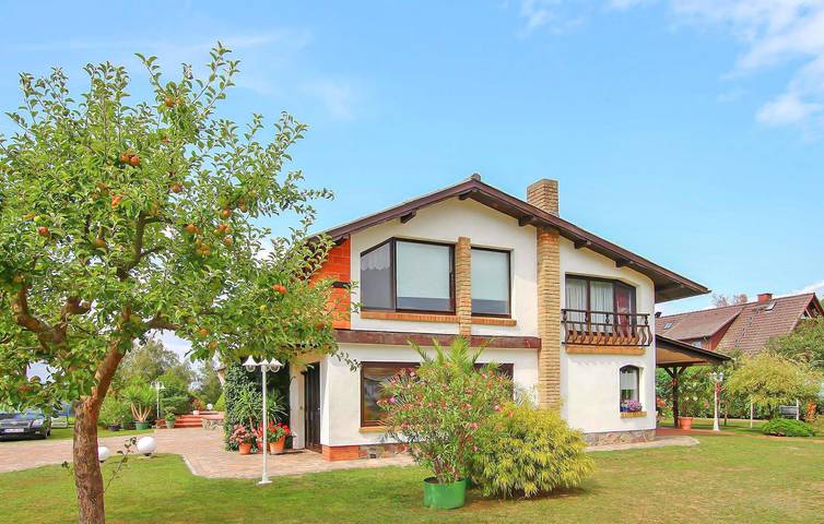 Ferienwohnung für 4 Personen, mit Seeblick und Terrasse sowie Garten, mit Haustier in Mecklenburgische Seenplatte