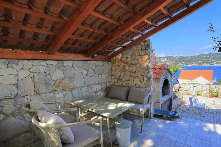 Apartament wakacyjny dla 5 osób, z balkon/ taras w Razanj