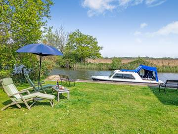 Holiday Home for 8 People in Barton Turf, Norfolk, Photo 1