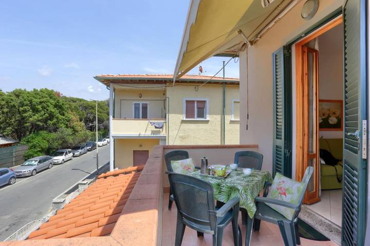 Appartamento intero, 4 Posti Letto - Veronesi - A 20mt dal mare: bilocale con terrazza pranzabile in Spiaggia di Rimigliano (San Vincenzo), San Vincenzo