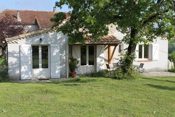 Gîte pour 6 personnes, avec terrasse et jardin à Lalbenque