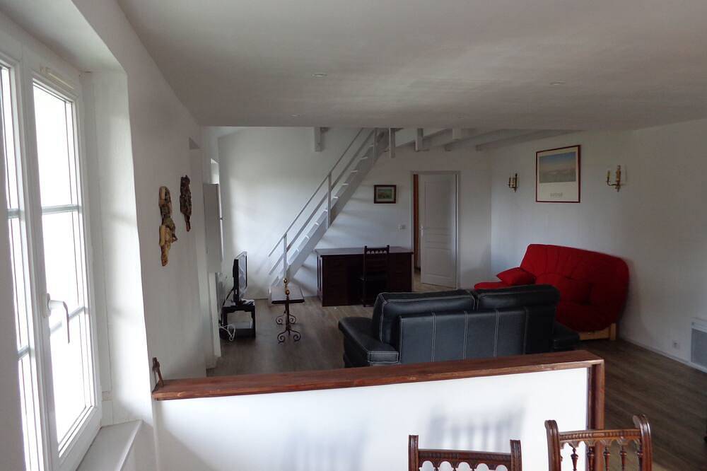 Entire apartment, Large 55m² apartment, separate entrance, parking. in Hasparren, Bayonne region