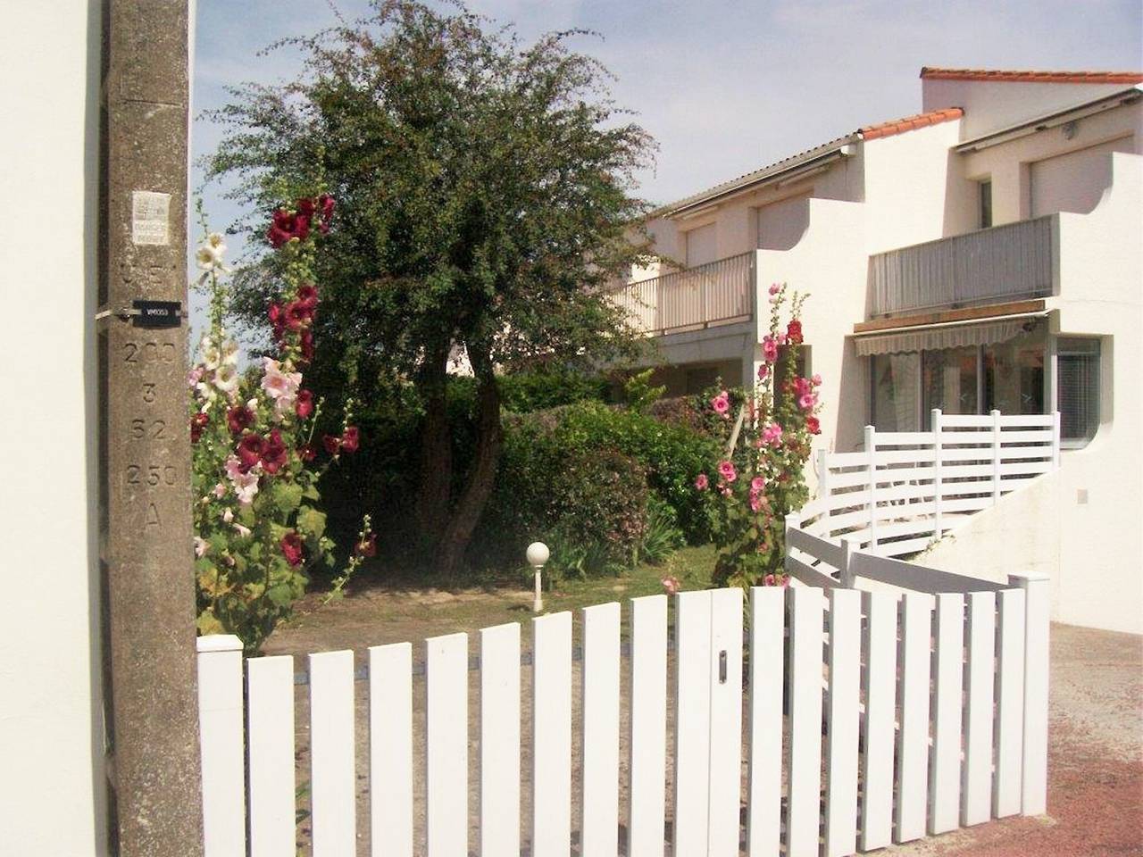 Ganze Wohnung, Schöne Ferienwohnung 'Le Vent Du Large', 80 m vom Meer, umzäunter Garten, Terrasse, Wlan, privater Parkplatz in Vaux-sur-Mer, Côte de Beauté