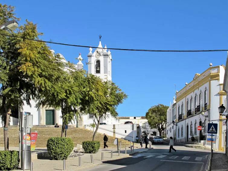 House 6 People in Faro, Faro District