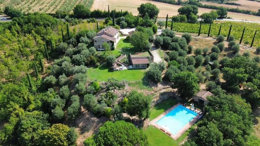 Villa for 25 people, with Terrace and Garden as well as Pool and View in Perugia