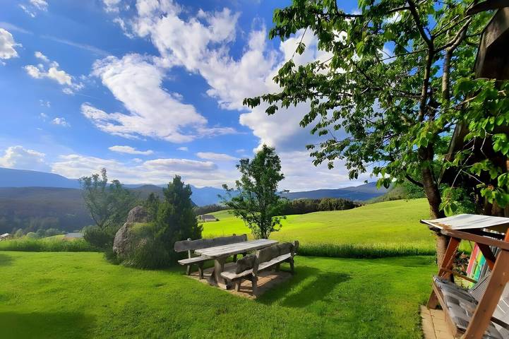Apartamento entero, Apartamento 'Binterhof Alpin Deluxe' con vistas a la montaña, balcón y Wi-Fi in Castelrotto, Dolomiti Superski