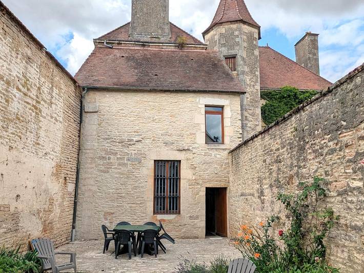 Historisches & komfortables Quartier mit Garten und Grill, hochwertige Betten, inkl. WLAN in Châtillon-sur-Seine, Montbard und Umgebung