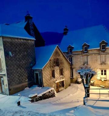 Gîte pour 7 personnes, avec terrasse à Égliseneuve-d'Entraigues