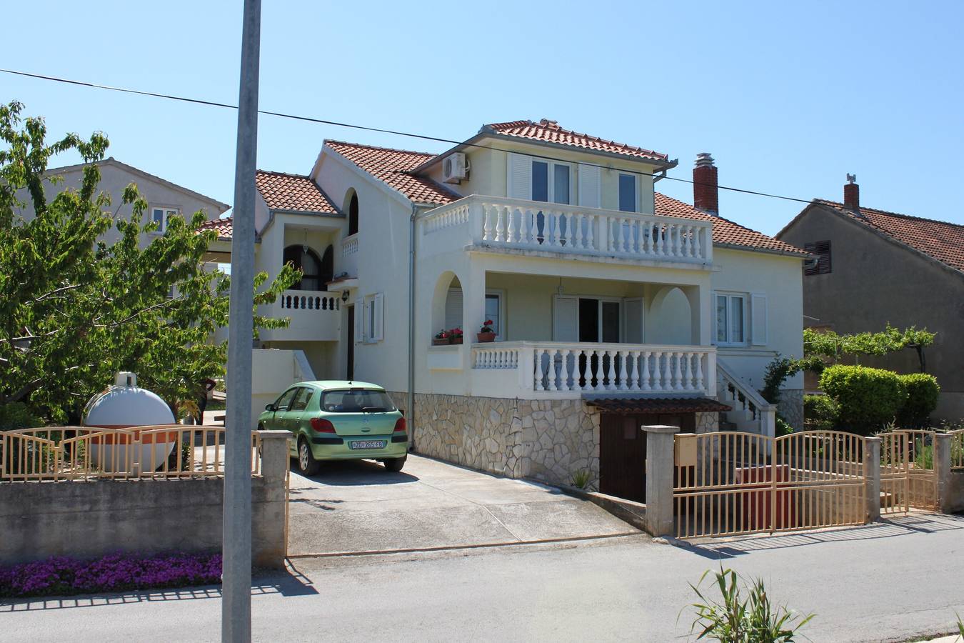 Ganze Wohnung, 1-Zimmer-Ferienwohnung mit Terrasse und Meerblick Tkon, Pasman A-6221-b in Tkon, Pasman