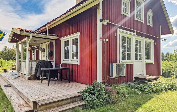 Hus för 5 Personer med bastu in Sandhems distrikt, Sandhem