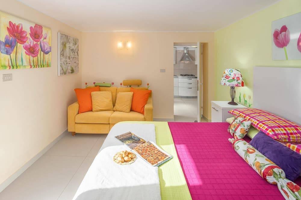 Entire apartment, Beach front apartment in Ravni with Wifi in Raša, Eastcoast Istria