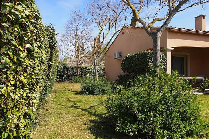 Gîte pour 4 personnes, avec jardin et terrasse à Villegailhenc