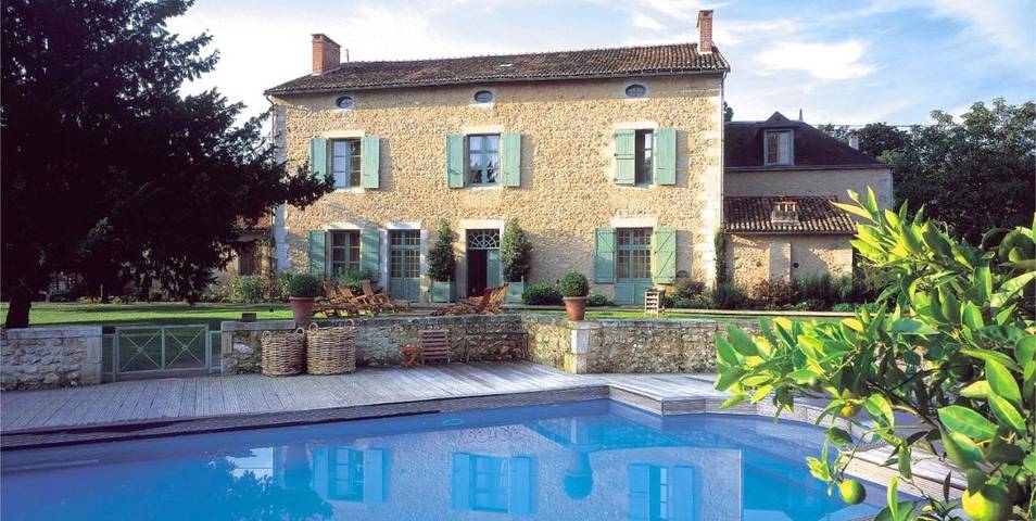 Hôtel, avec Terrasse ainsi que Jardin et Piscine