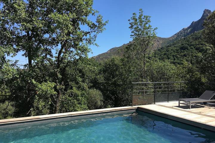 Location de vacances pour 8 personnes, avec jardin et terrasse à Feliceto