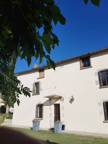Gîte pour 18 personnes, avec piscine ainsi que jardin et vue, adapté aux familles à Deviat