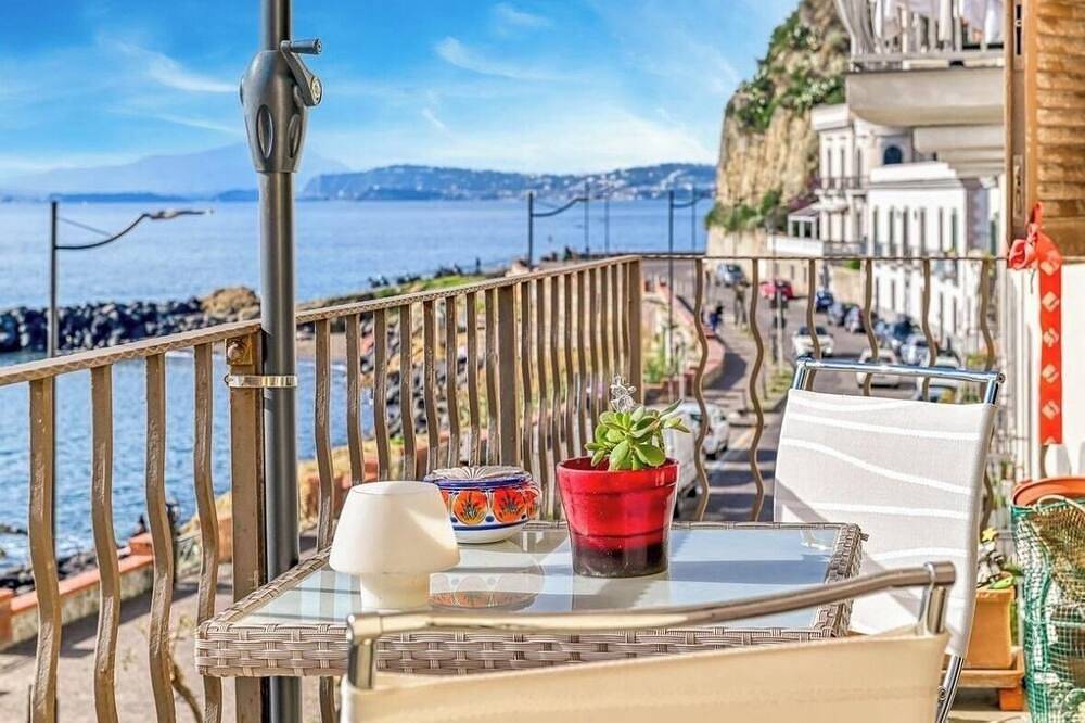 Entire apartment, La Perla Flegrea \n“Luxury Experience “ in Pozzuoli, Naples Province