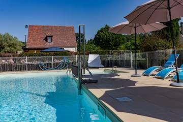 Location de vacances pour 8 personnes, avec jardin et bassin pour enfant, adapté aux familles à Castelnaud-la-Chapelle