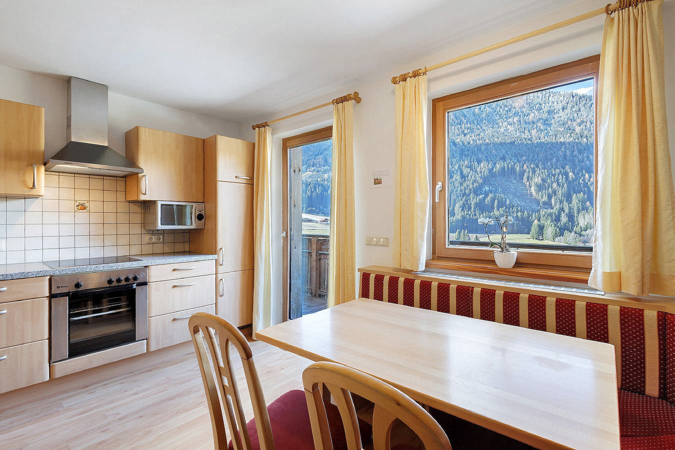 Appartamento intero, Appartamento "Burgerhof Mooswald" con vista montagna, terrazza comune e Wi-Fi in Monti del Villgraten, Valle di Casies