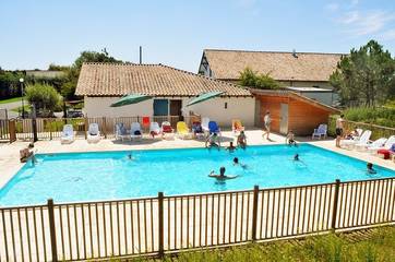 Gîte pour 4 personnes, avec piscine et jardin, animaux acceptés à Orist