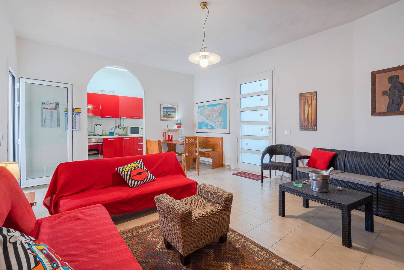 Villa Rosa con accesso al mare, idromassaggio e aria condizionata, adatta agli animali domestici in Granelli, Siracusa e dintorni